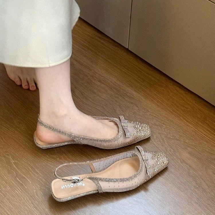 صنادل نسائية مسطحة خفيفة الوزن - مراجعة Mule Slip On وسعره